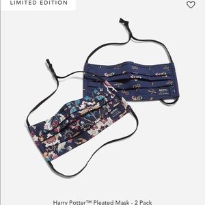 ⚡️Vera Bradley Harry Potter Home to Hogwarts print face masks adult size